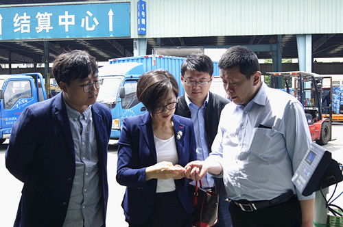 南通中实农副产品物流项目总经理沈玲到无锡朝阳农产品大市场参观考察