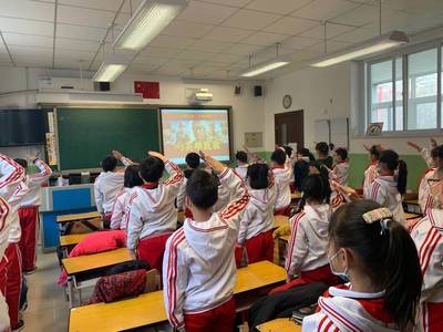 北京百万中小学生迎开学 开学典礼正当“红”