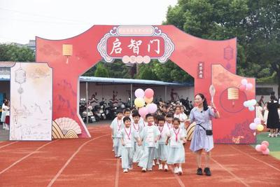 兴化学校门口发生的一幕幕…