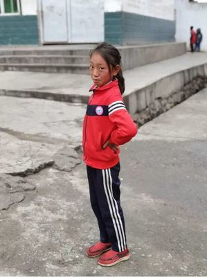 倾情相助 共促发展--江油市花园小学帮扶布拖献爱心